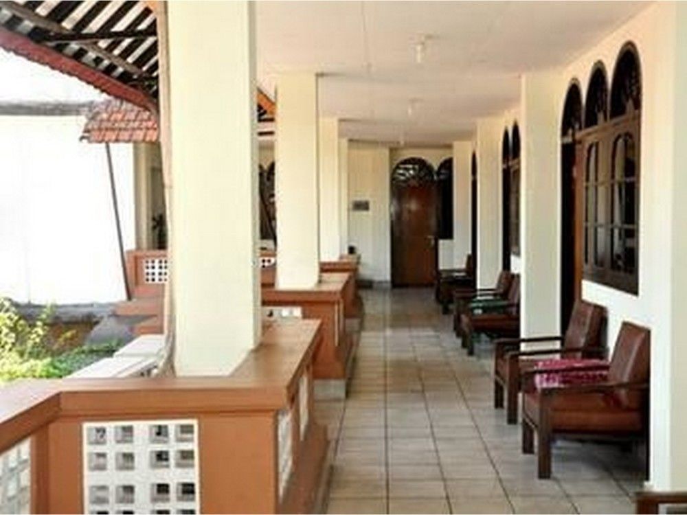 Oyo 3244 Grand Chandra Hotel Denpasar Exterior foto